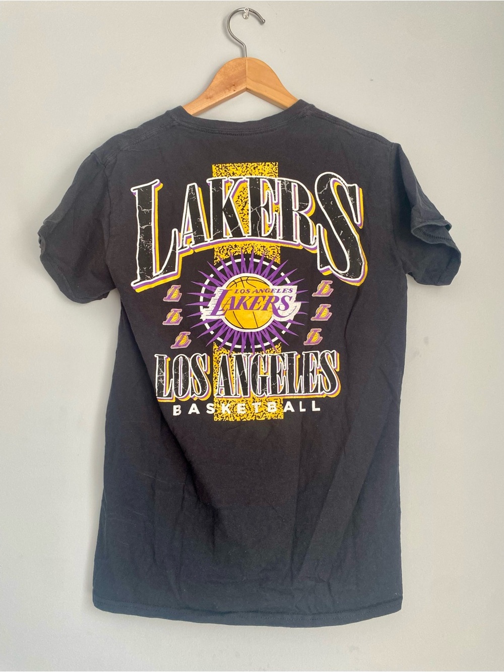LA Lakers 90s Style Graphic T-Shirt | Sporty Streetwear Back to Campus